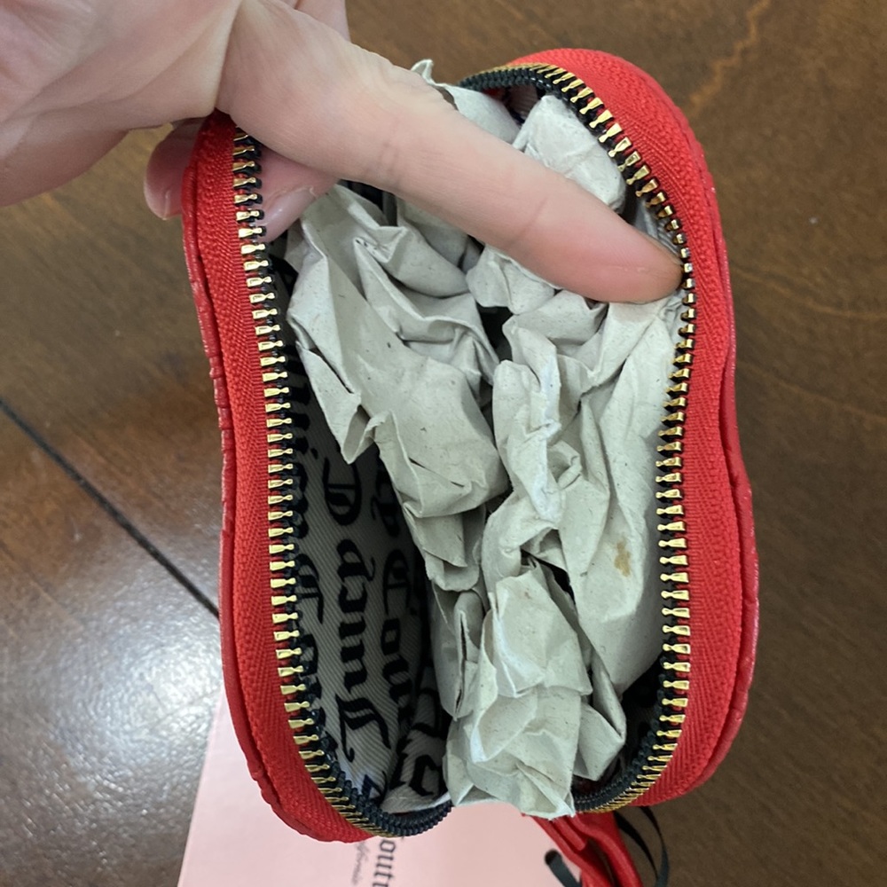Juicy Couture scarlet red heart shaped faux leather wristlet mini bag 4.5x5x1 - Picture 5 of 8